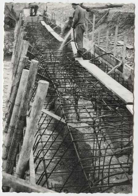 Fiume Isonzo, Gorizia. Particolare del cantiere di bonifica. Armature